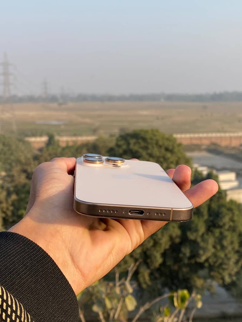 Apple iPhone 16 Pro 6