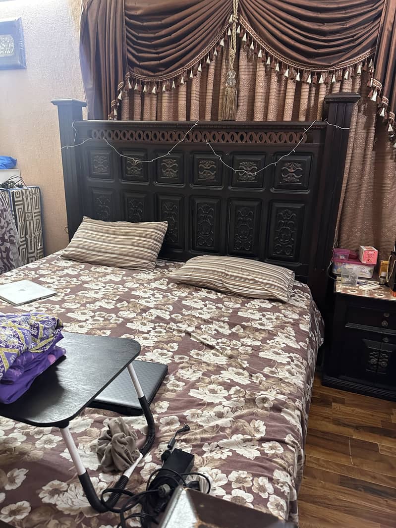 King size bed with dressing table 0