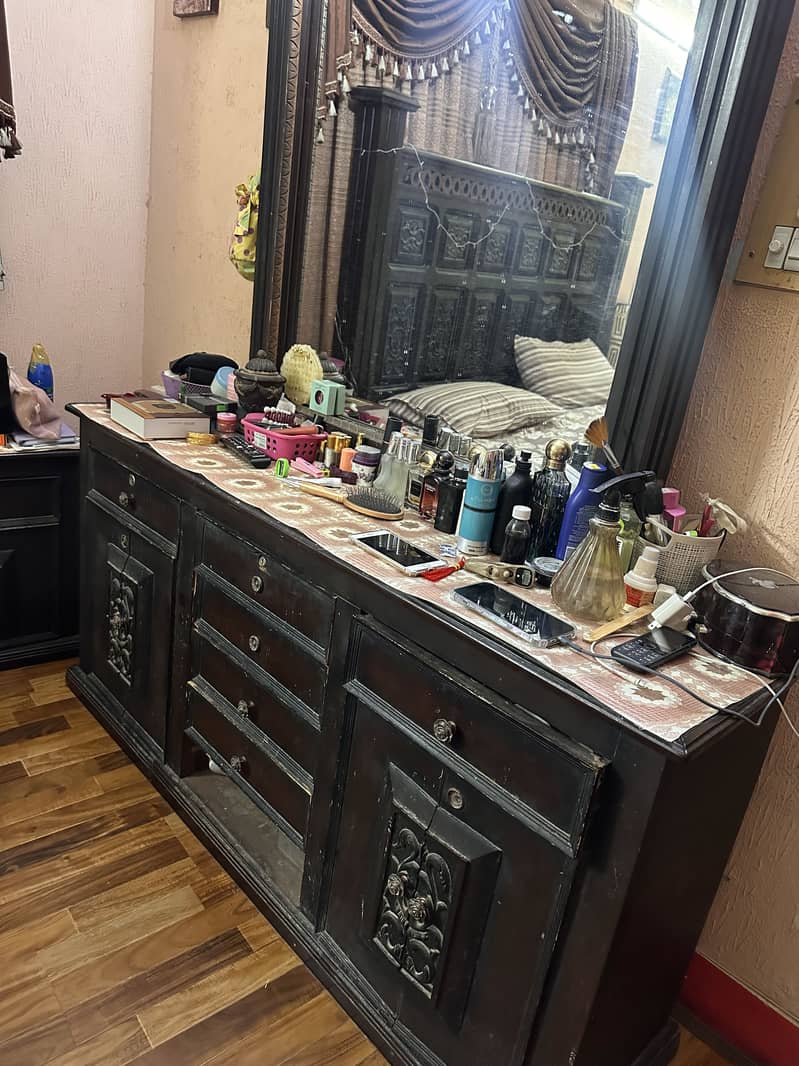 King size bed with dressing table 4