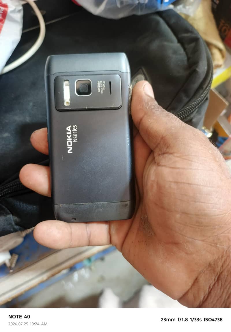 Nokia N8 4