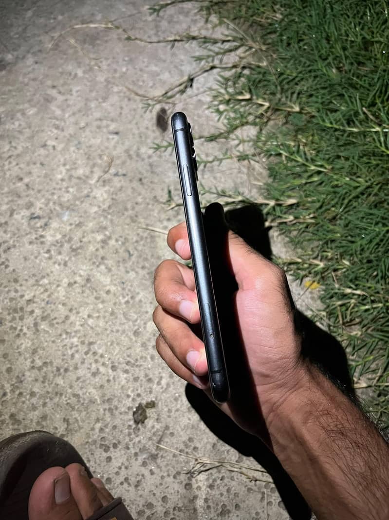 iPhone 11 3