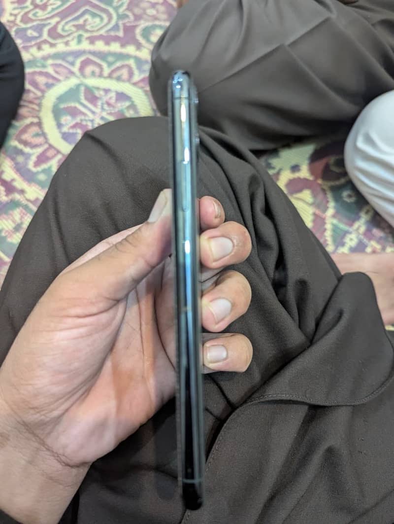 Apple iPhone 11 Pro Max 2