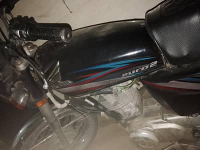 Honda 125 black 2014 model engine tyre suspension ok no any fault just