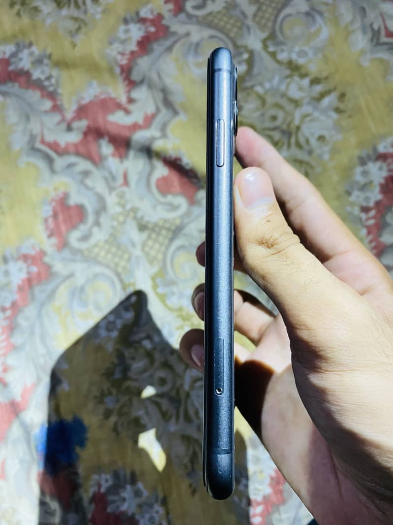 Apple iPhone 11 3