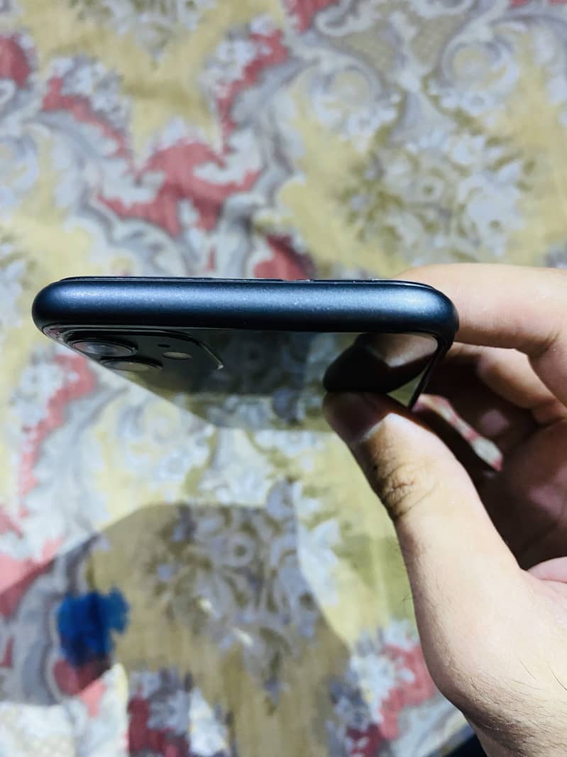 Apple iPhone 11 4