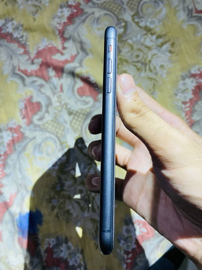 Apple iPhone 11 7