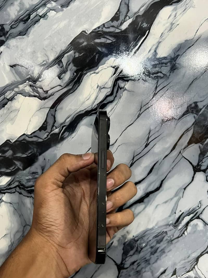 iPhone 14 Pro 4