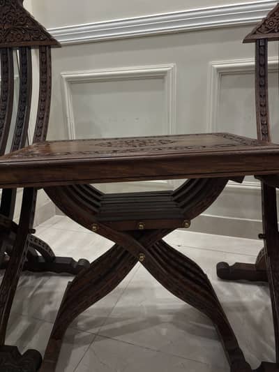 Chinot chairs