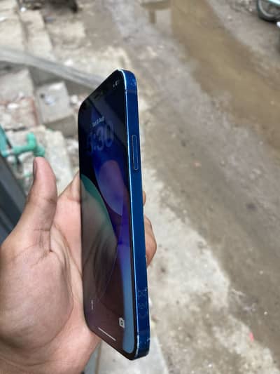 Apple iPhone 12