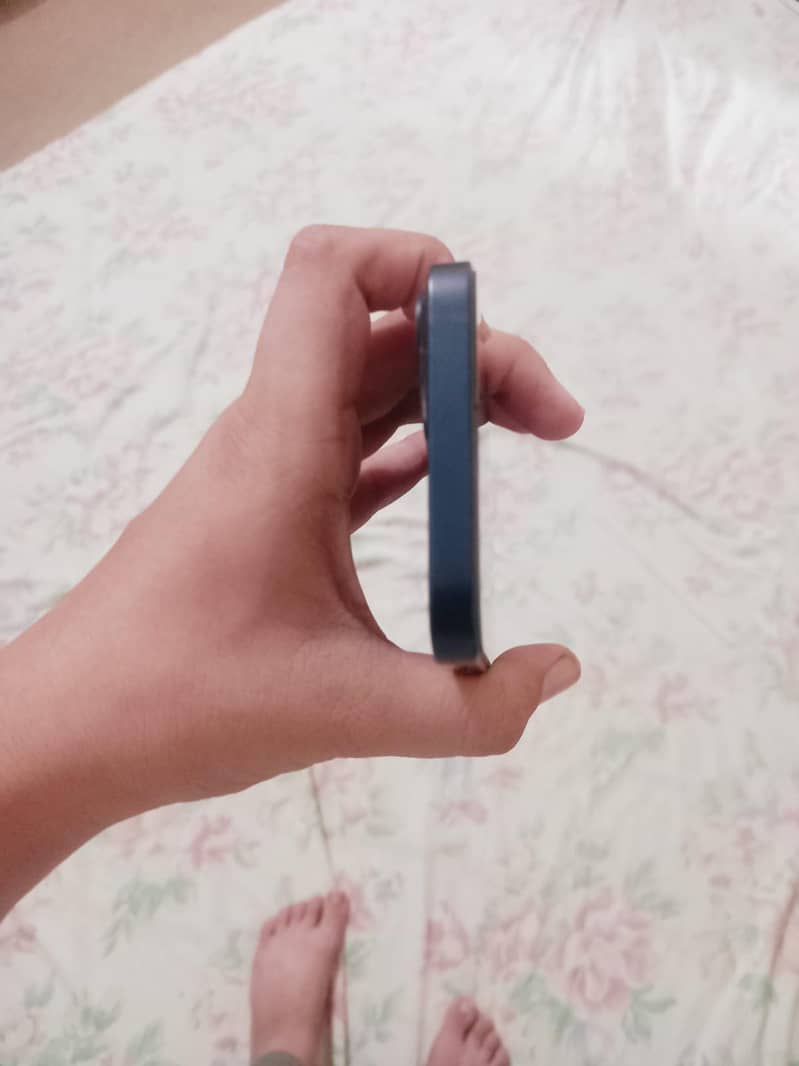 Apple iPhone 13 1