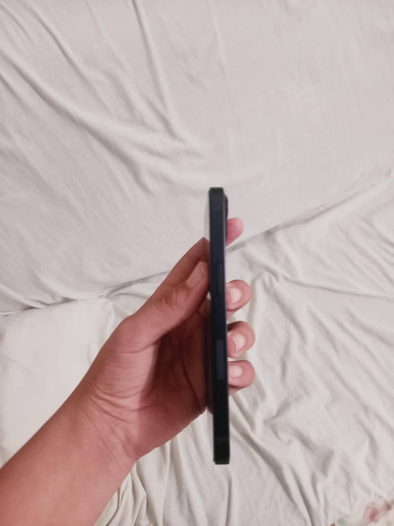 Apple iPhone 13 3