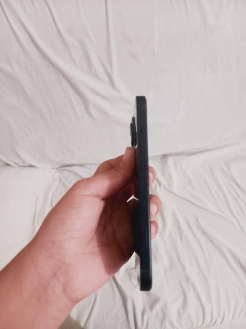 Apple iPhone 13 4