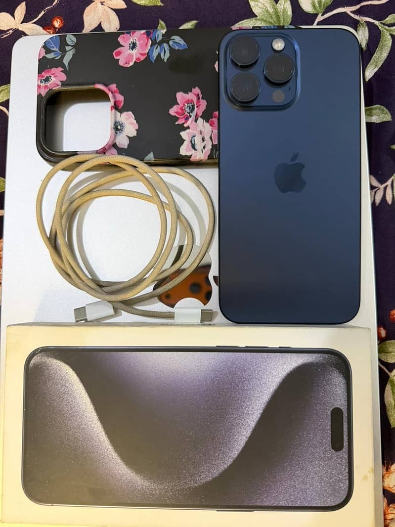 Apple iPhone 15 Pro Max 4