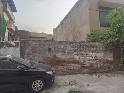 10 male plot for sale Hot location sabzazar