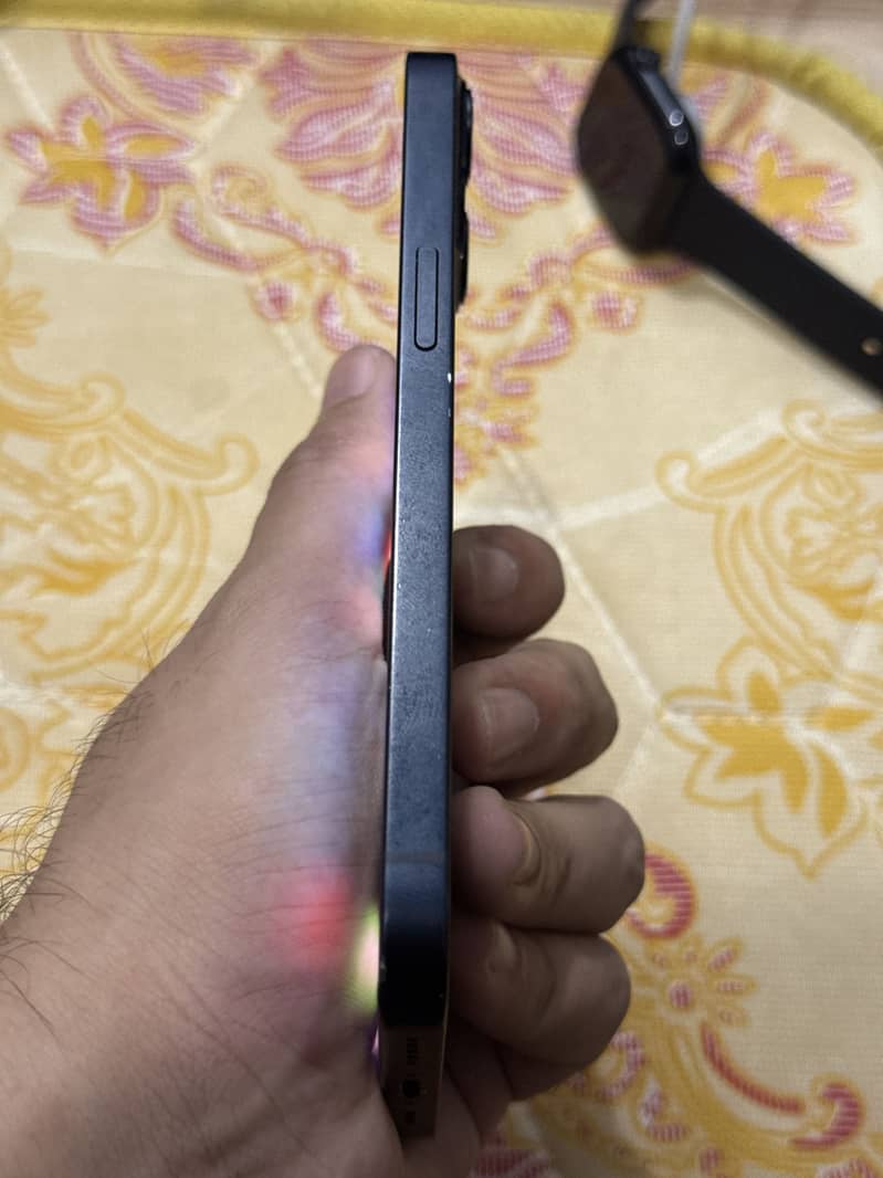 Apple iPhone 13 4