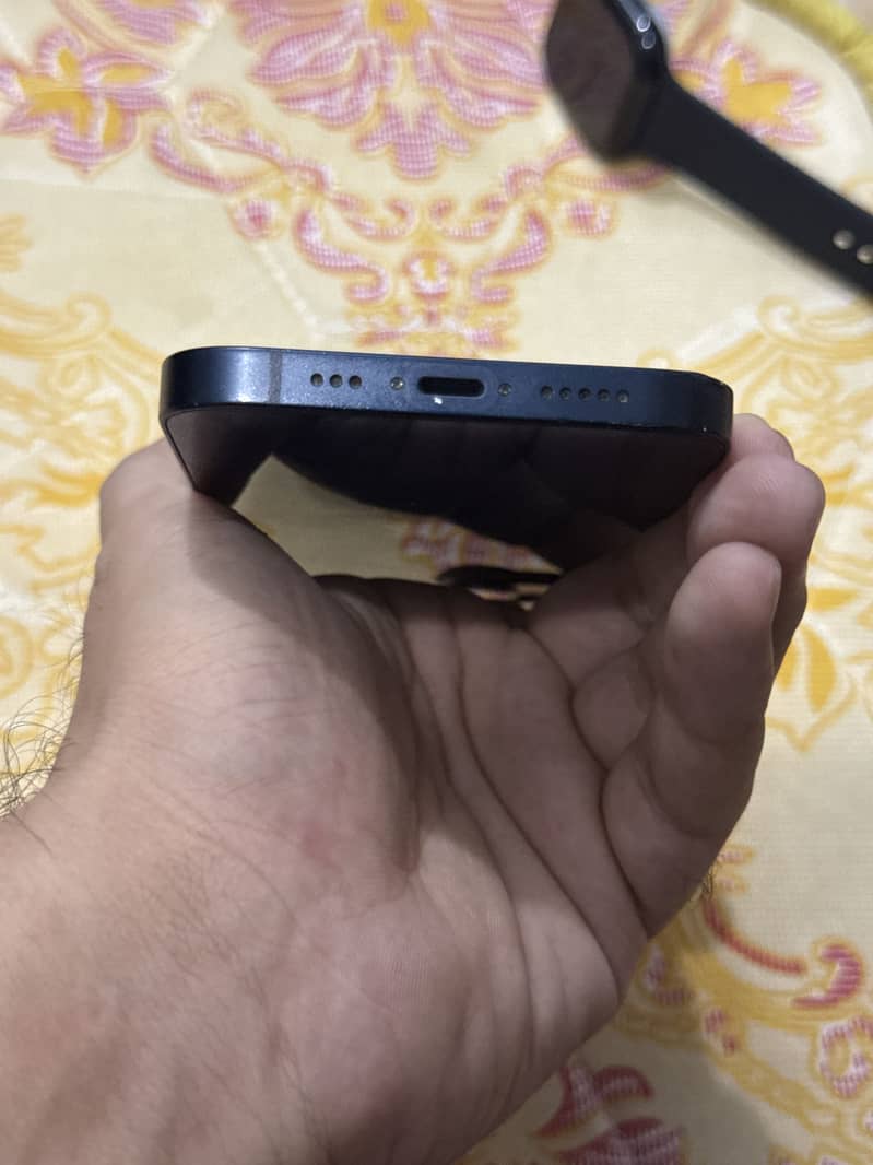 Apple iPhone 13 5