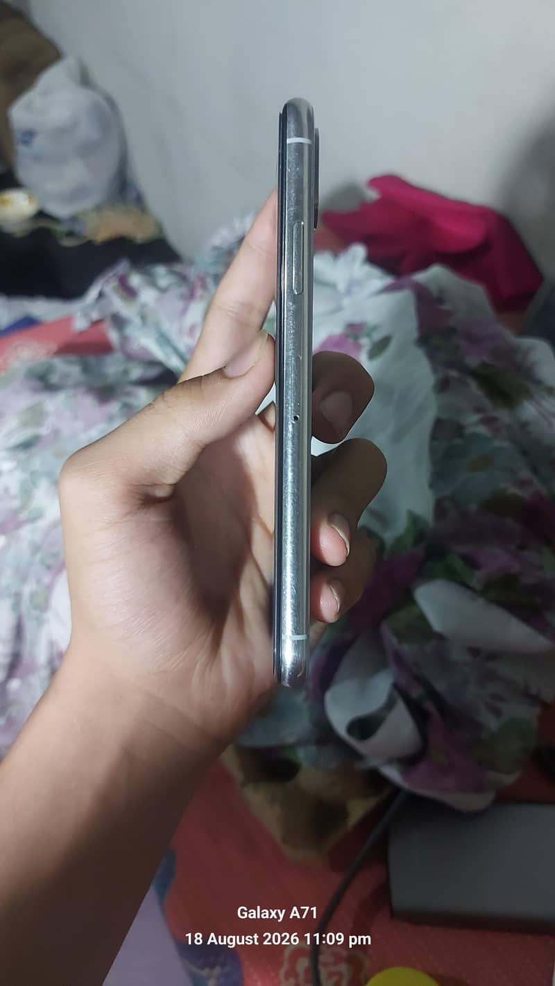 Apple iPhone X 3