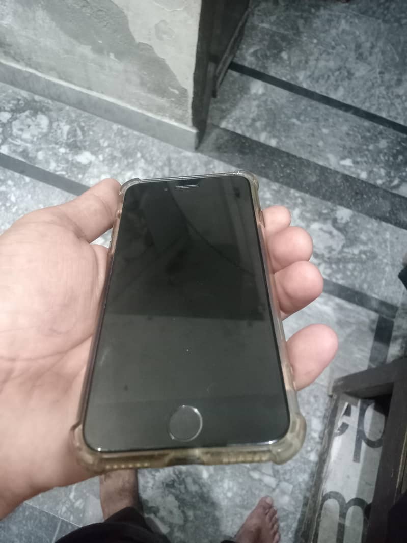 Apple iPhone 7 0