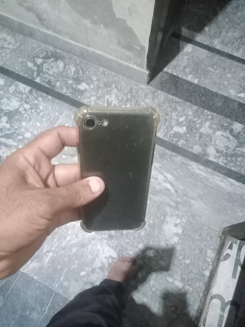 Apple iPhone 7 1