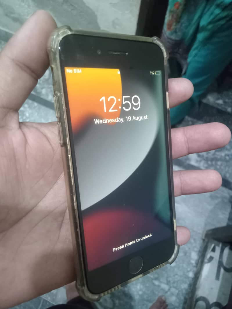 Apple iPhone 7 3