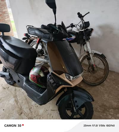 yadea gt30 model 3800 KM use 17 month ki abi waranti ha