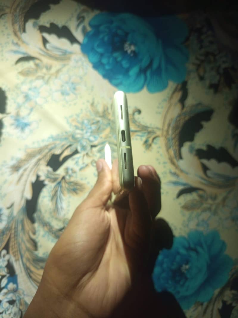 Google Pixel 7 4