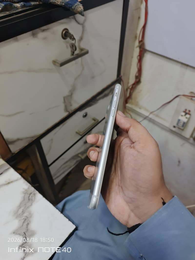 Apple iPhone 7 Plus 0