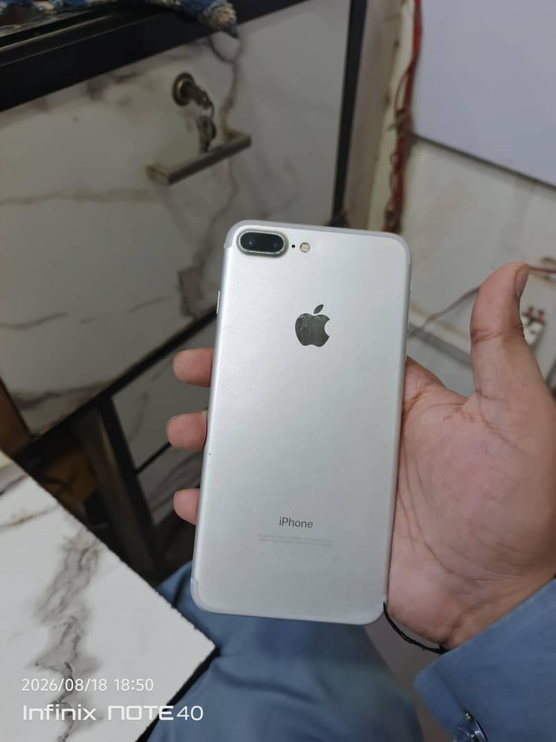 Apple iPhone 7 Plus 1