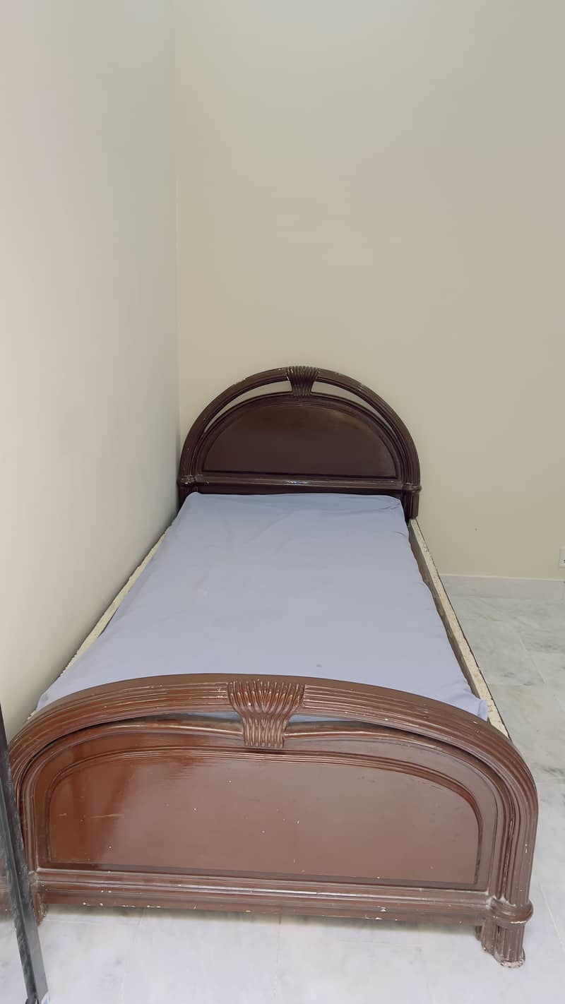 Solid Wood Bed — Elegant Classic Design 1