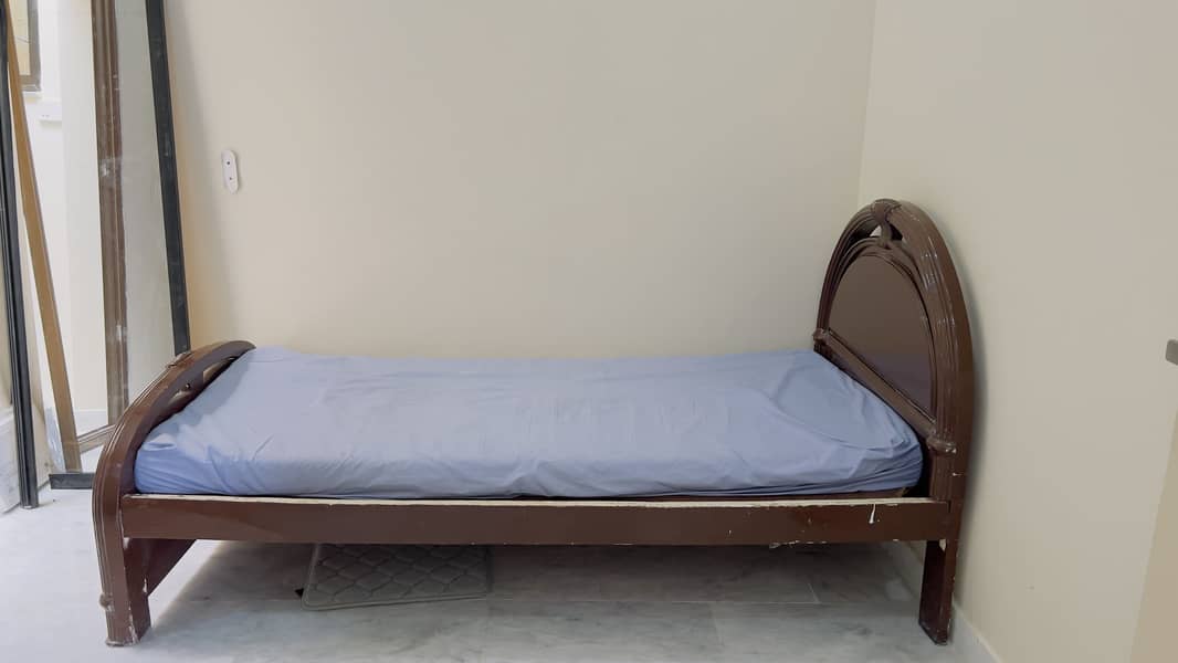 Solid Wood Bed — Elegant Classic Design 2