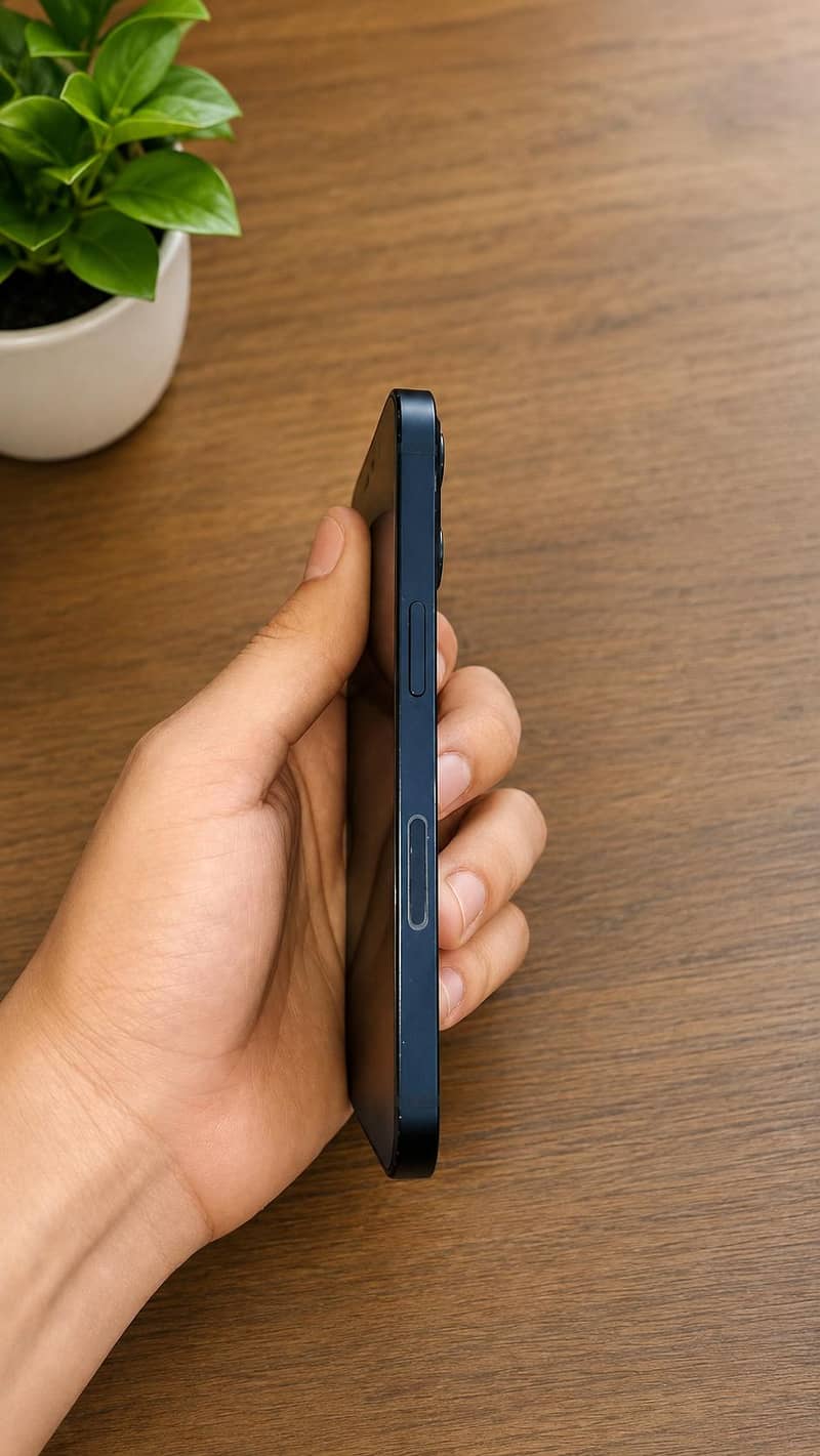 Apple iPhone 13 2