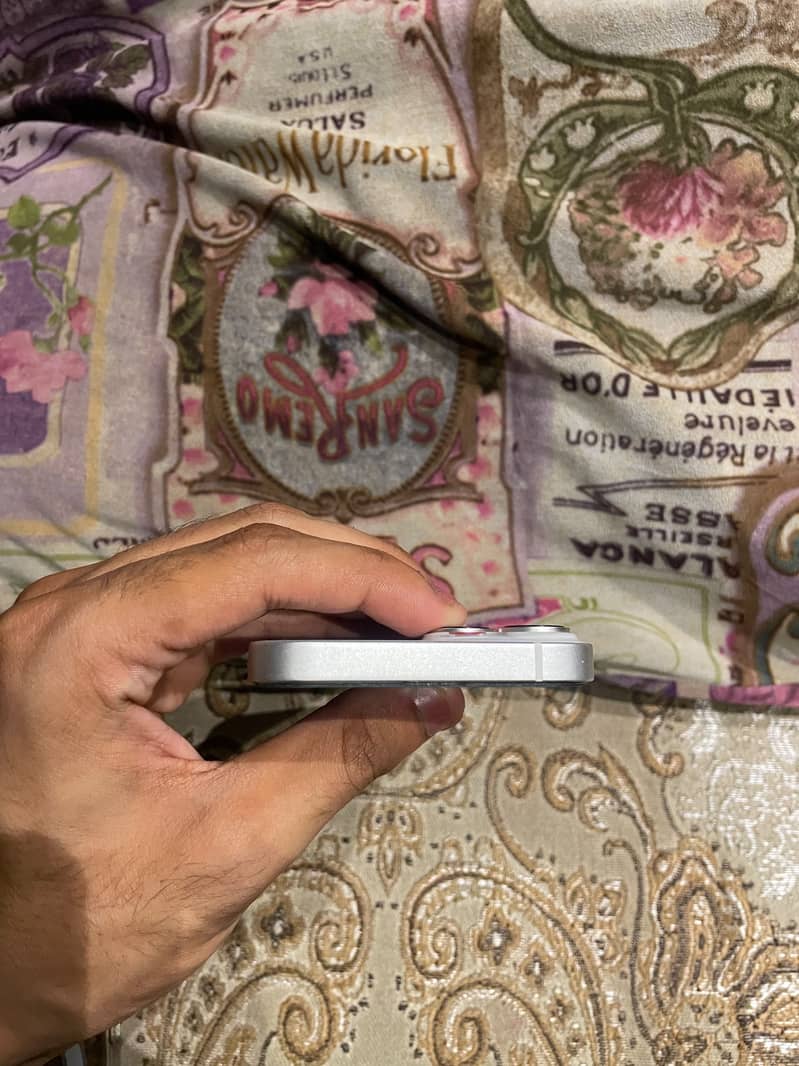 Apple iPhone 14 2