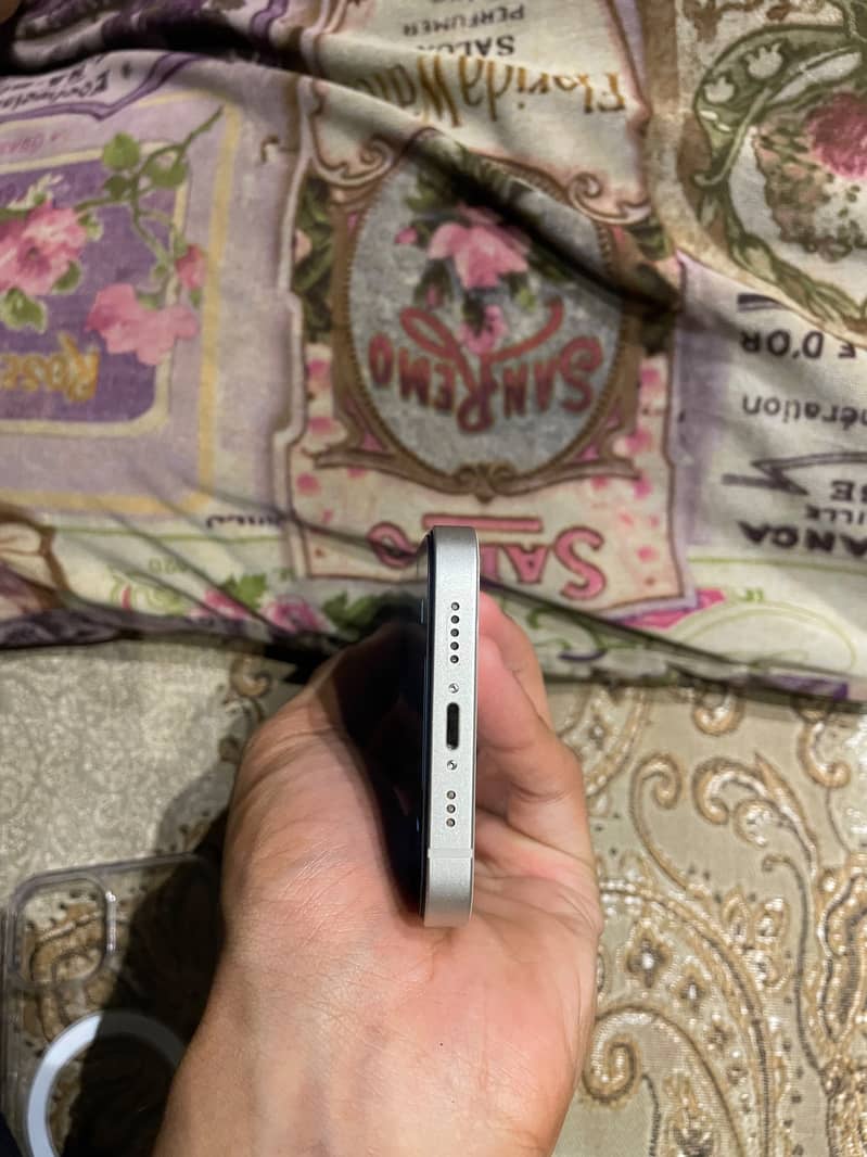 Apple iPhone 14 4