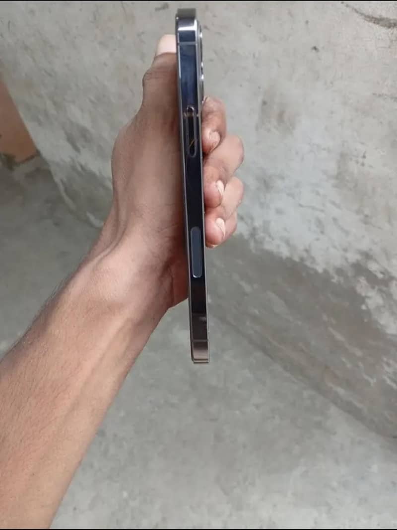 Apple iPhone 12 Pro 1