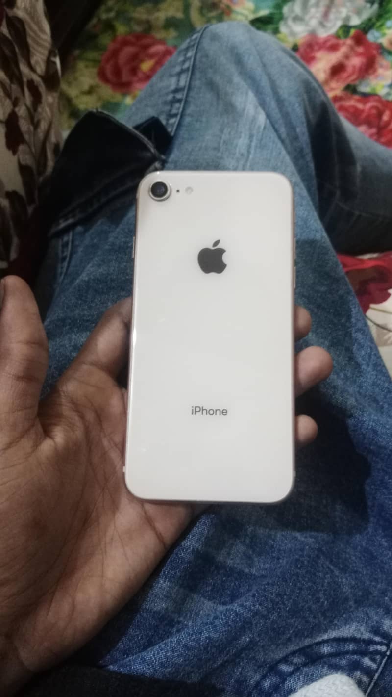 Apple iPhone 8 1