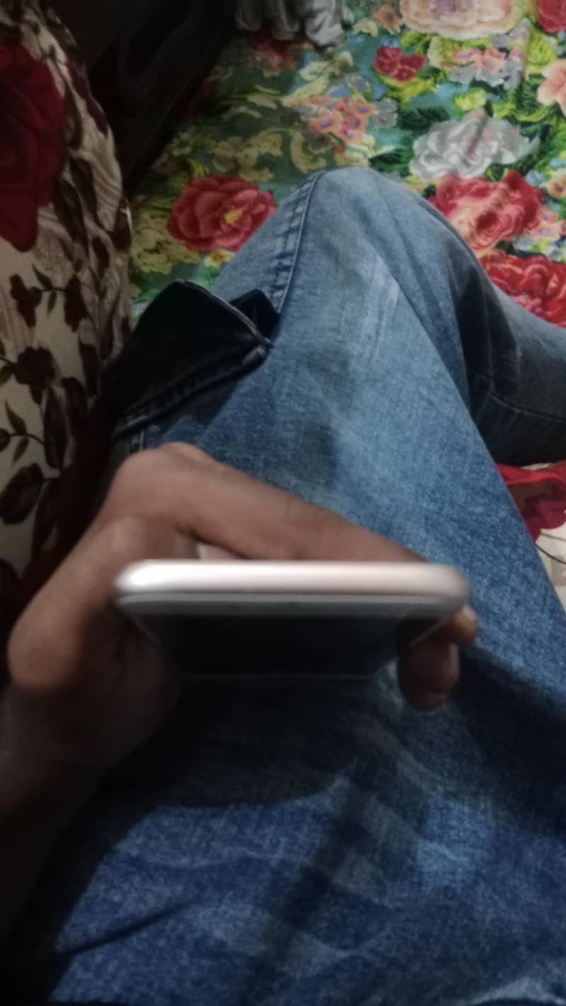 Apple iPhone 8 6