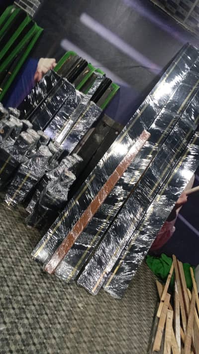 used table ka liya rabta krn Munasib kimat pa refinished table majood