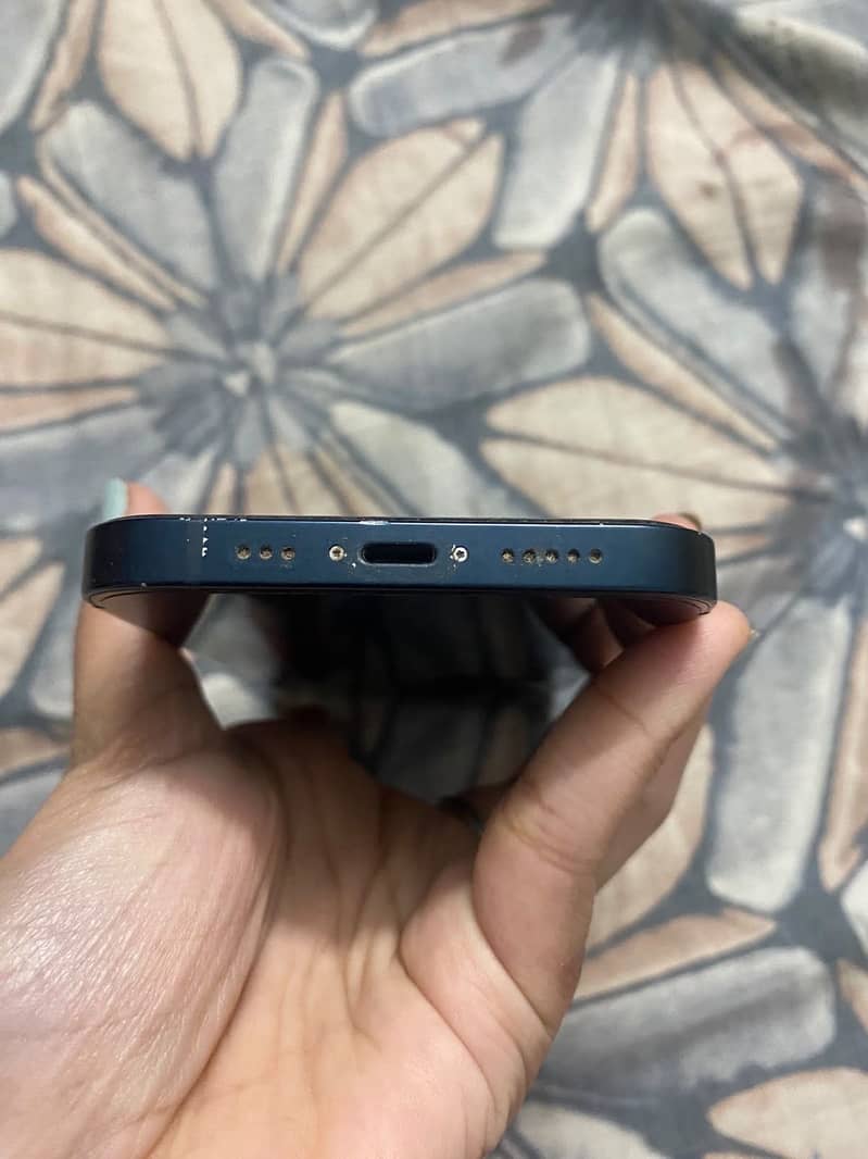 Apple iPhone 13 2