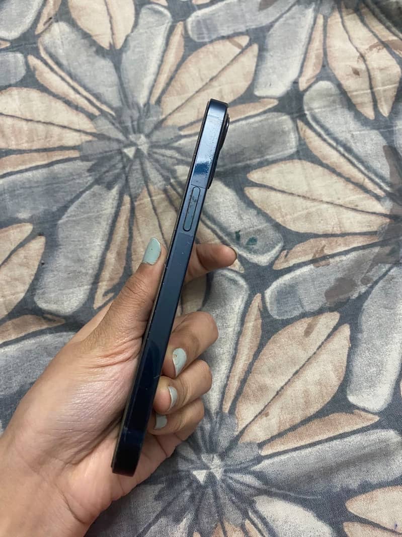 Apple iPhone 13 6
