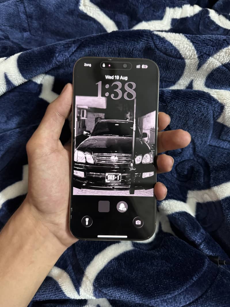 Apple iPhone 16 Pro Max 1