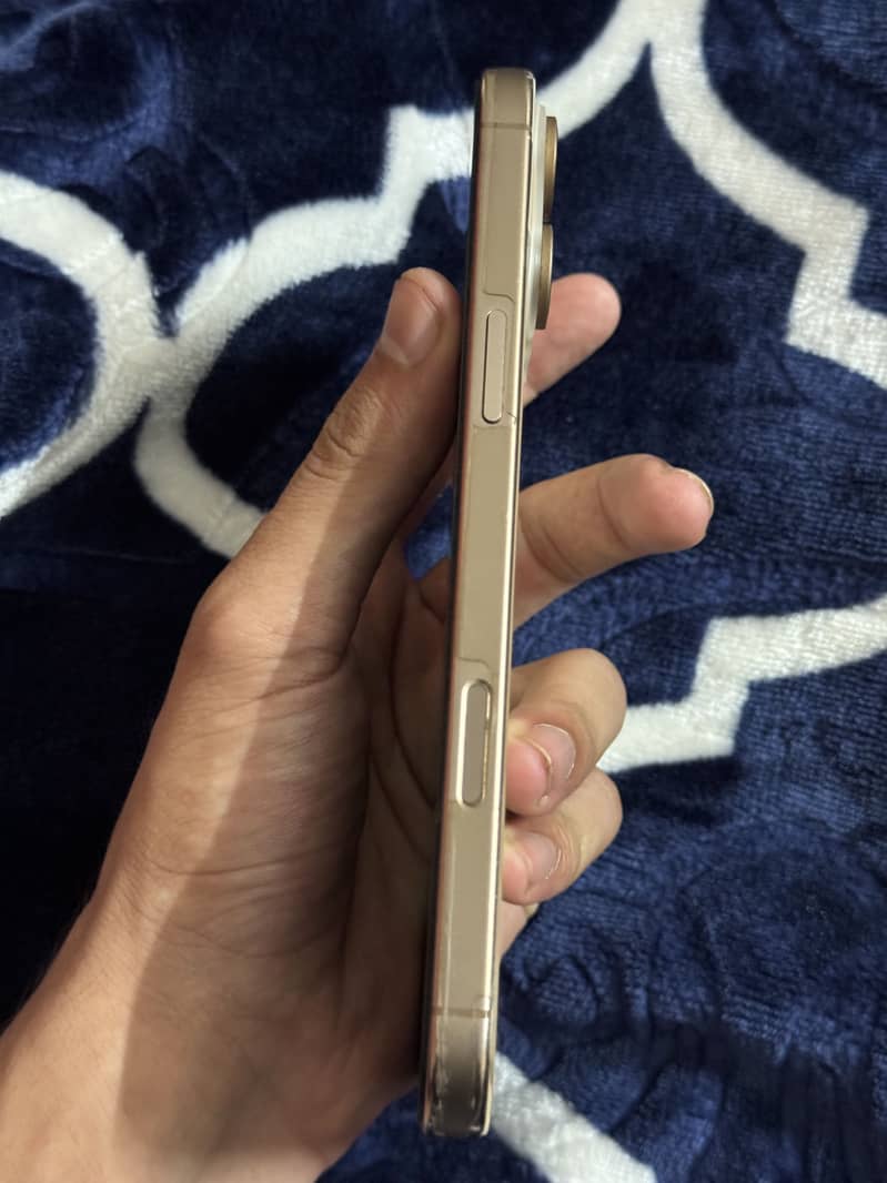 Apple iPhone 16 Pro Max 3