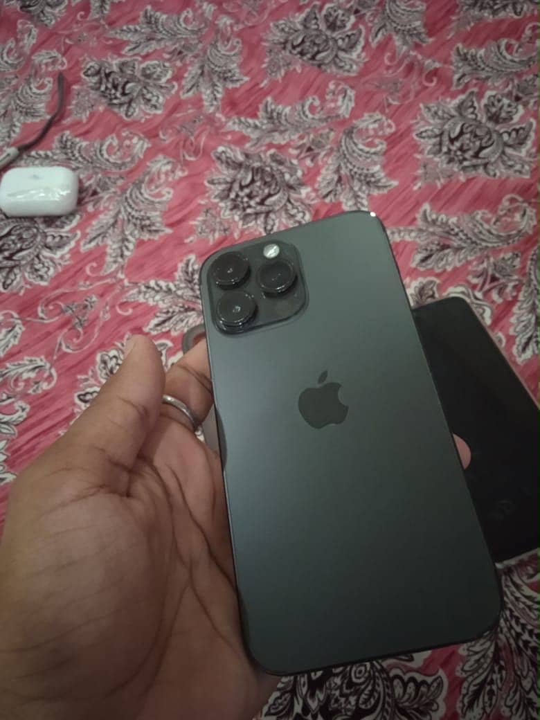 Apple iPhone 14 Pro Max 1