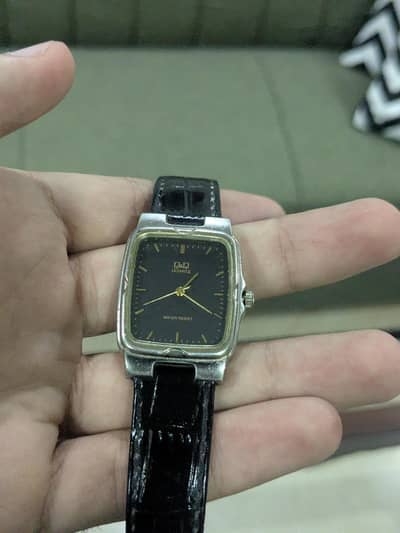QnQ vintage watch