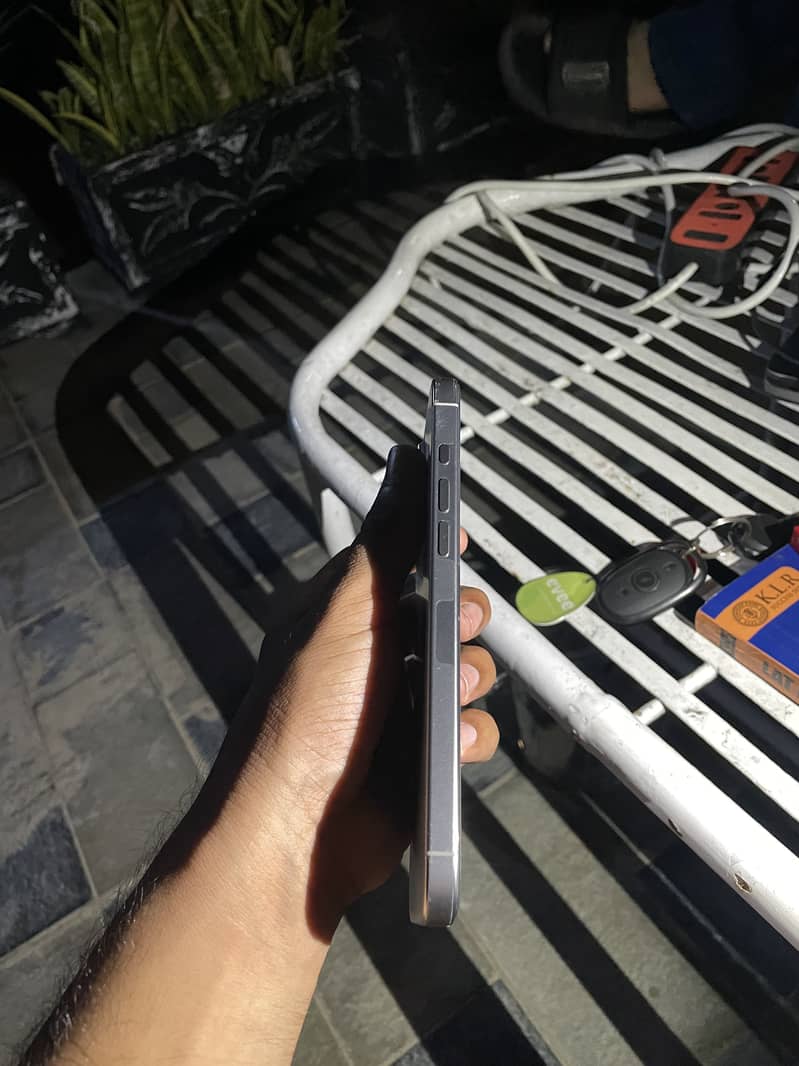Apple iPhone 16 Pro Max 2
