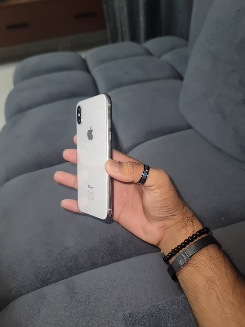 Apple iPhone X 4