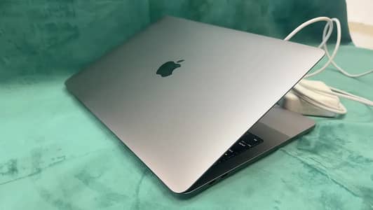 MacBook Pro 2017 13-inch Retina | Core i7 | 16GB RAM | 512GB