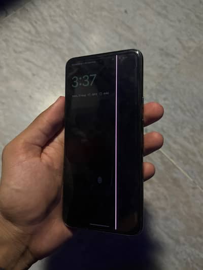 pixel 8 line on display