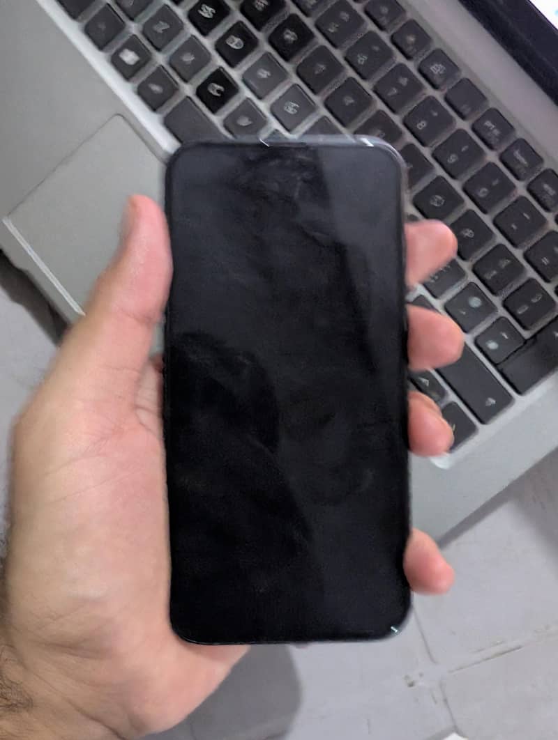 Apple iPhone 13 jv 1