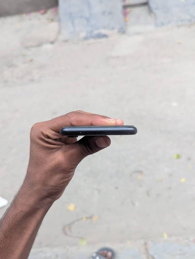 Apple iPhone XR 4