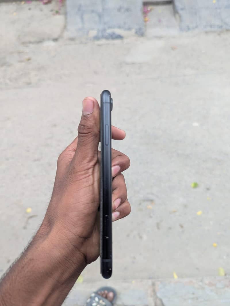 Apple iPhone XR 7